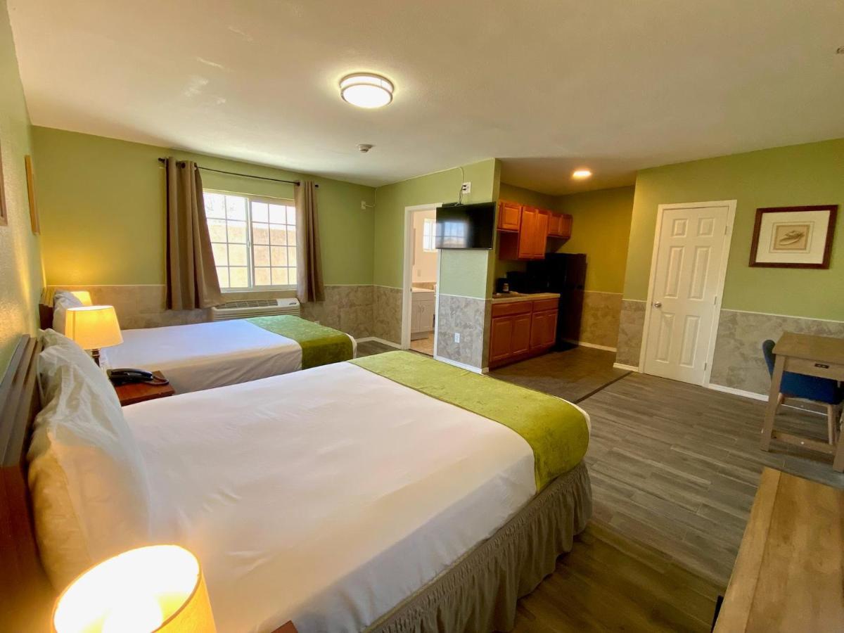 Europa Inn & Suites Дезерт-Хот-Спрингс Экстерьер фото