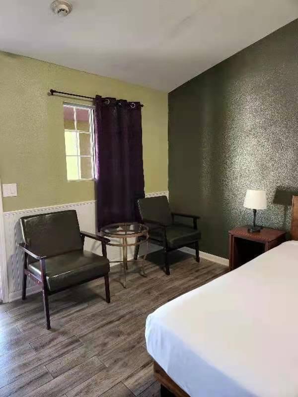 Europa Inn & Suites Дезерт-Хот-Спрингс Экстерьер фото