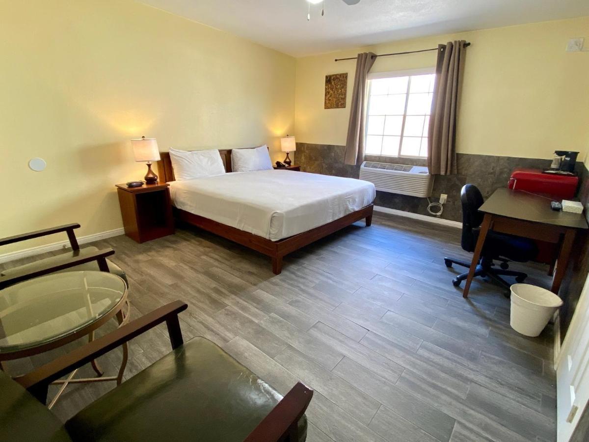 Europa Inn & Suites Дезерт-Хот-Спрингс Экстерьер фото