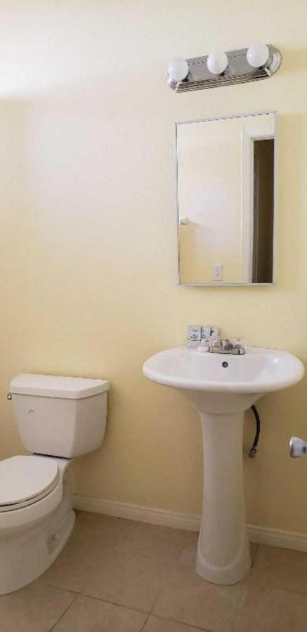 Europa Inn & Suites Дезерт-Хот-Спрингс Экстерьер фото